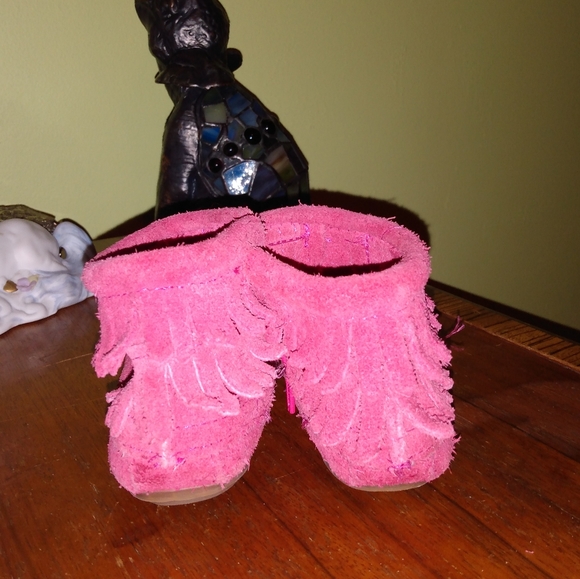 Toddler shoes size 5 - Picture 2 of 3